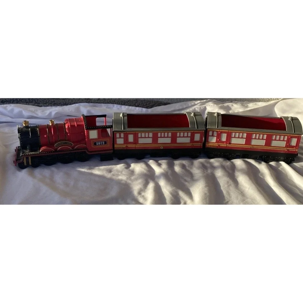 Hogwarts Castle 5972 Locomotive & 2 Passenger Trains NO Coal Tender READ